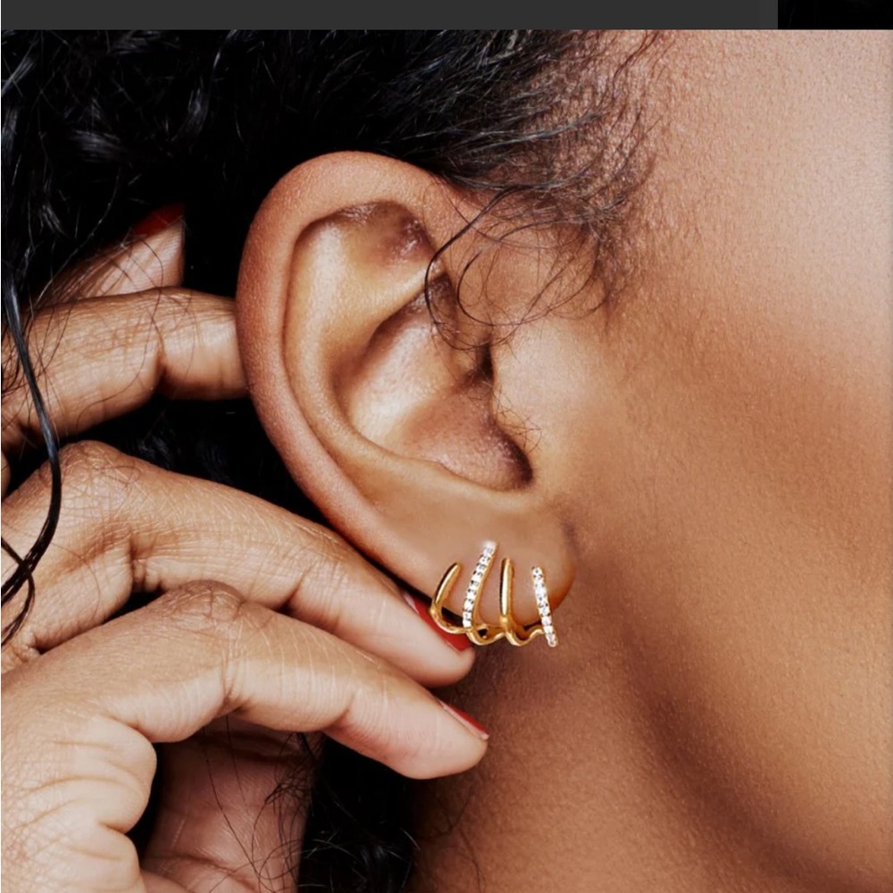 Golden Claw Cubic Zirconia Hoop Style Fashion Earrings, NWT